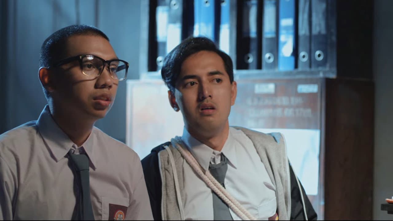 Backdrop – Tak Kemal Maka Tak Sayang