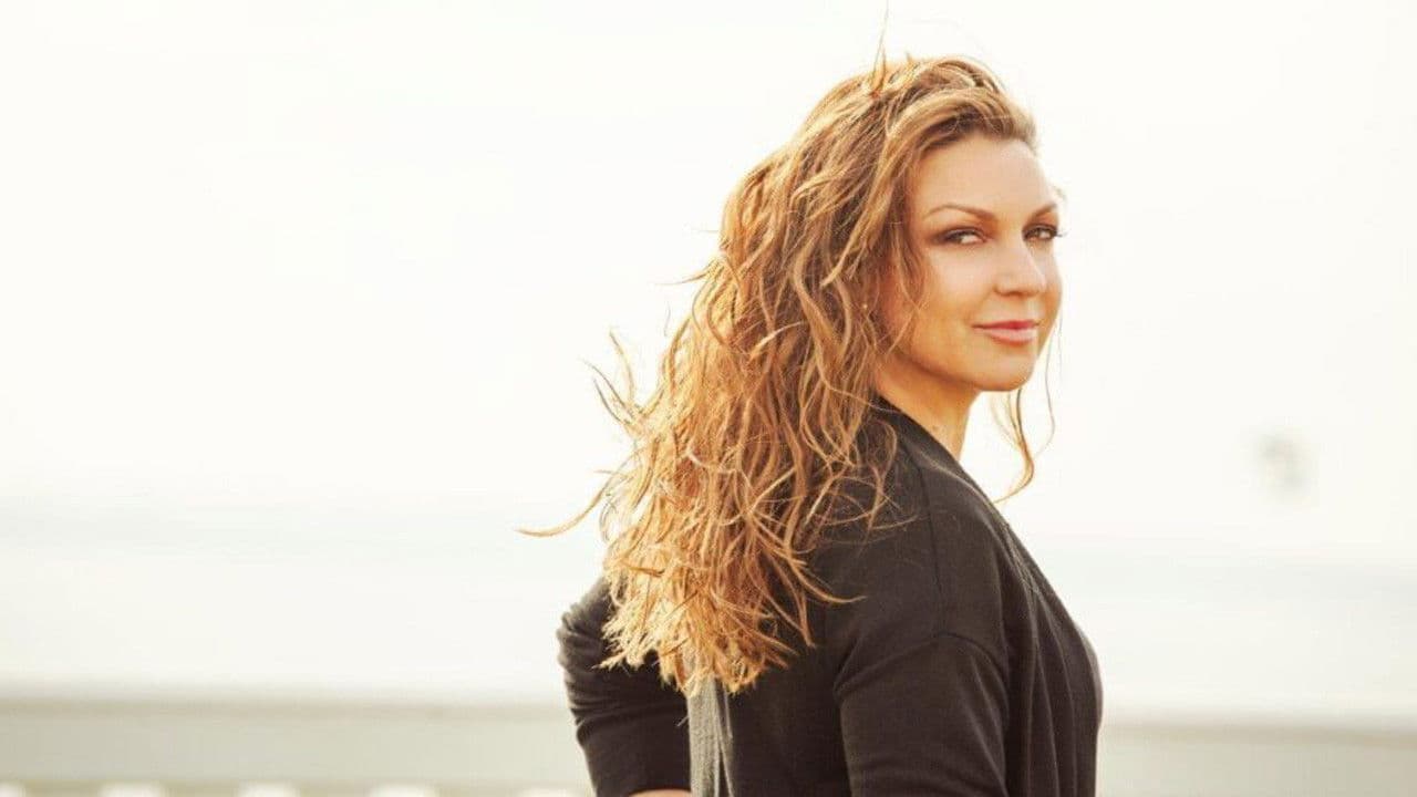 Backdrop – Niña Pastori: No Hay Quinto Malo