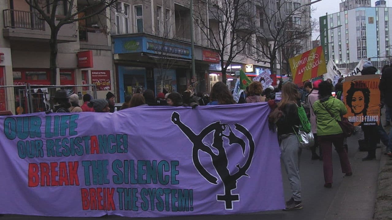 Backdrop – Frauen bildet Banden