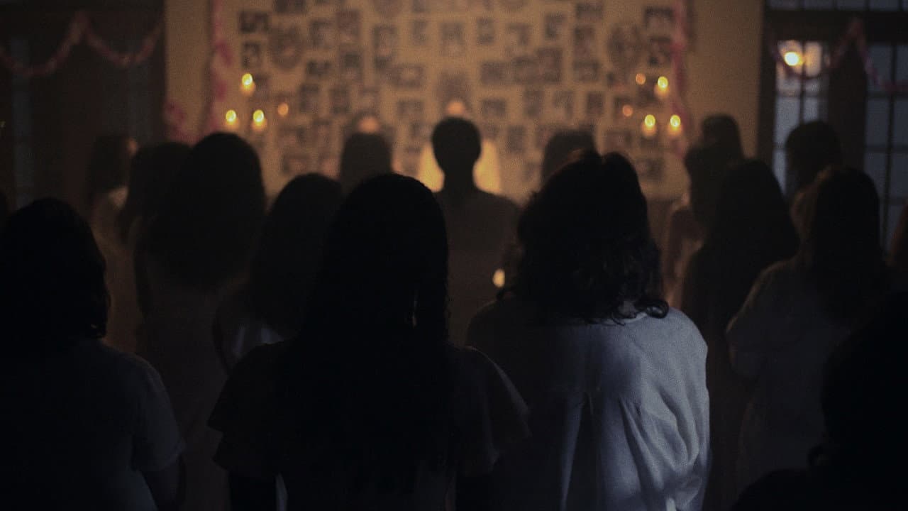 Backdrop – La celebración del trágico silencio de la más chiquita