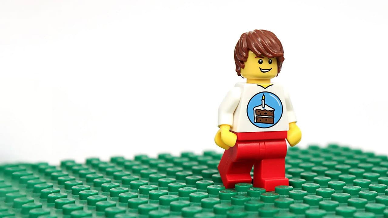 Backdrop – 90 Jahre LEGO - Die zehn größten Meilensteine
