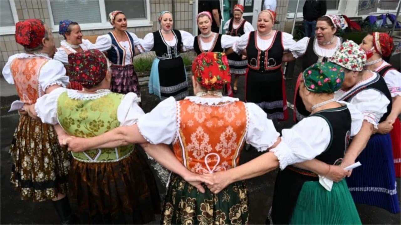 Backdrop – Sviatočné chvíle rodov Hontu a Novohradu