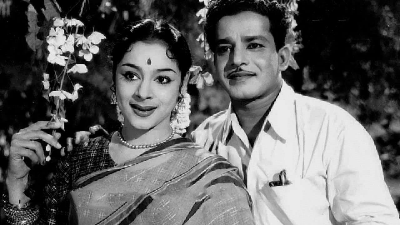 Backdrop – നായരു പിടിച്ച പുലിവാല്