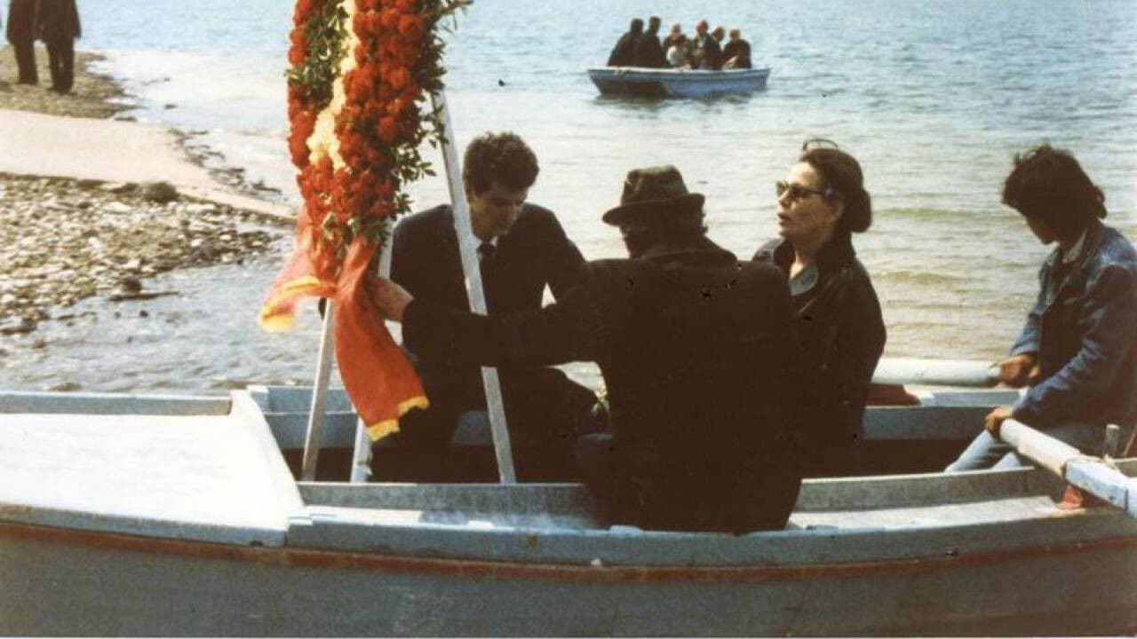 Backdrop – Τα παιδιά της Χελιδόνας