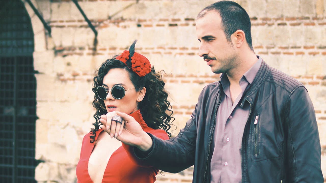 Backdrop – Aşkın Gören Gözlere İhtiyacı Yok