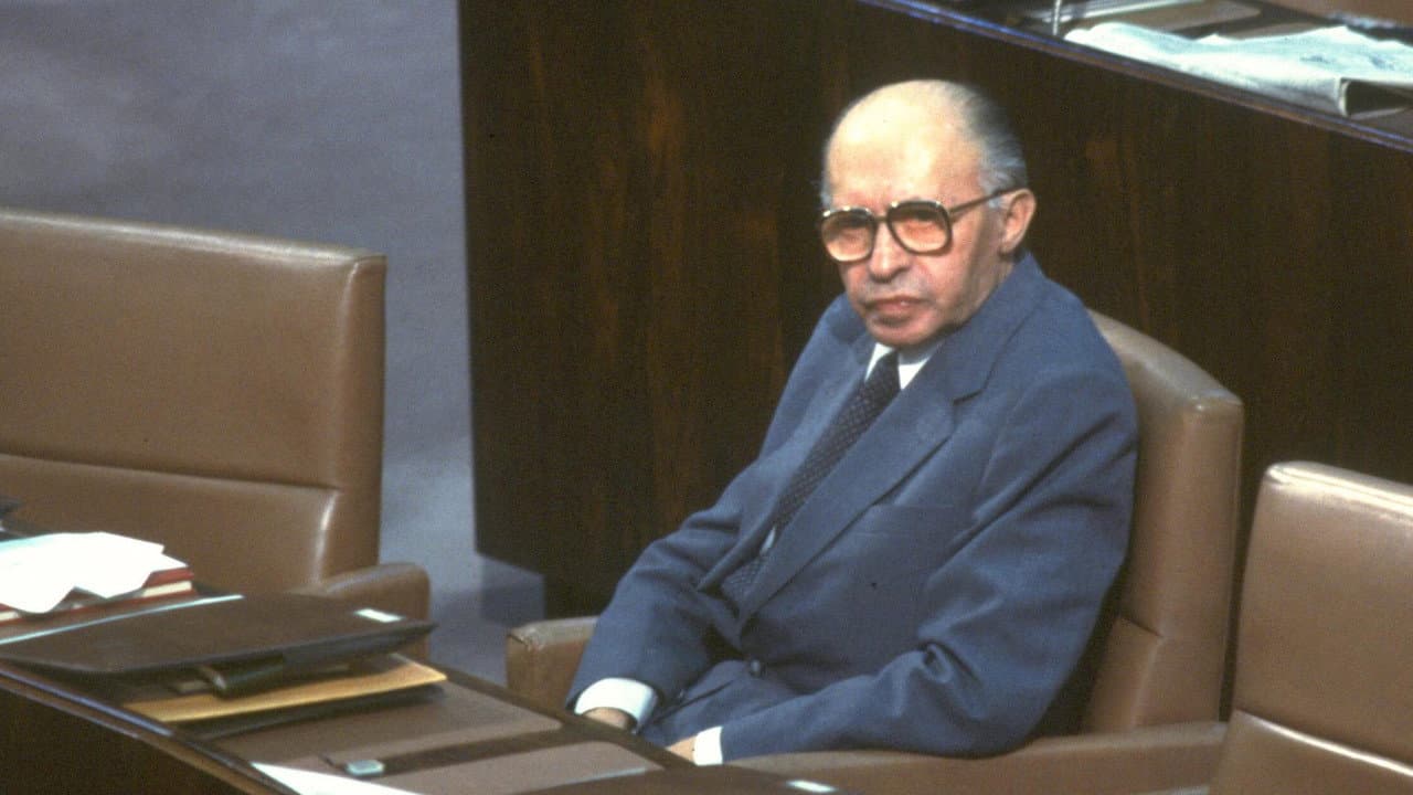 Backdrop – Menachem Begin: Peace and War