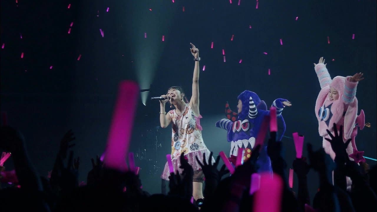 Backdrop – LiVE is Smile Always ～PiNK&BLACK～ in 日本武道館「いちごドーナツ」