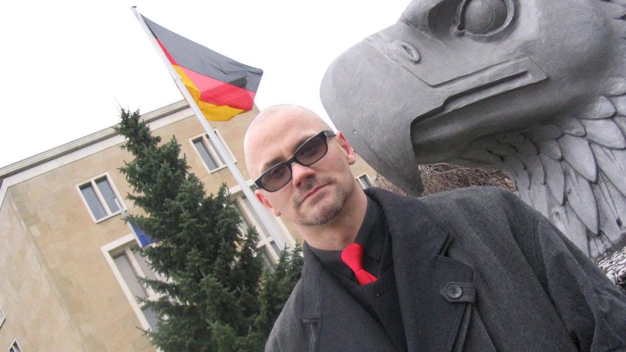 Backdrop – Männer, Helden, schwule Nazis