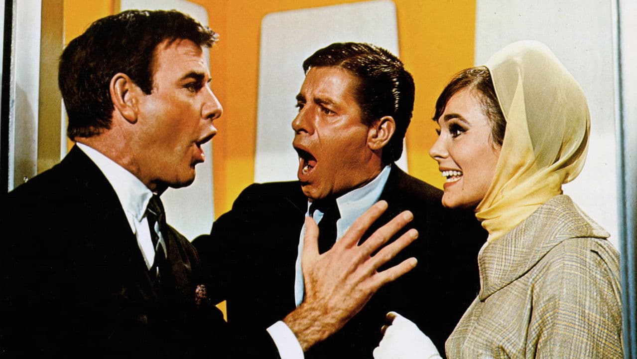 Backdrop – Drei auf einer Couch