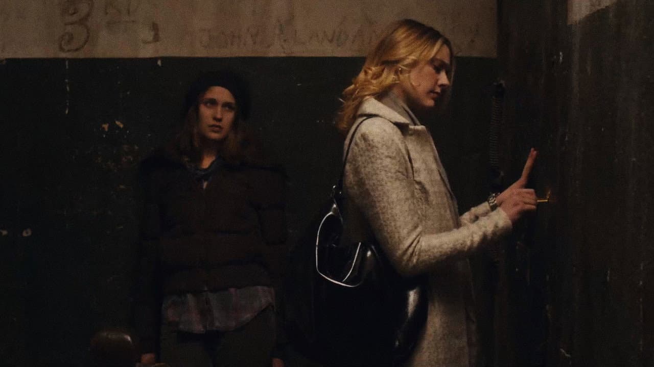 Backdrop – Mistress America
