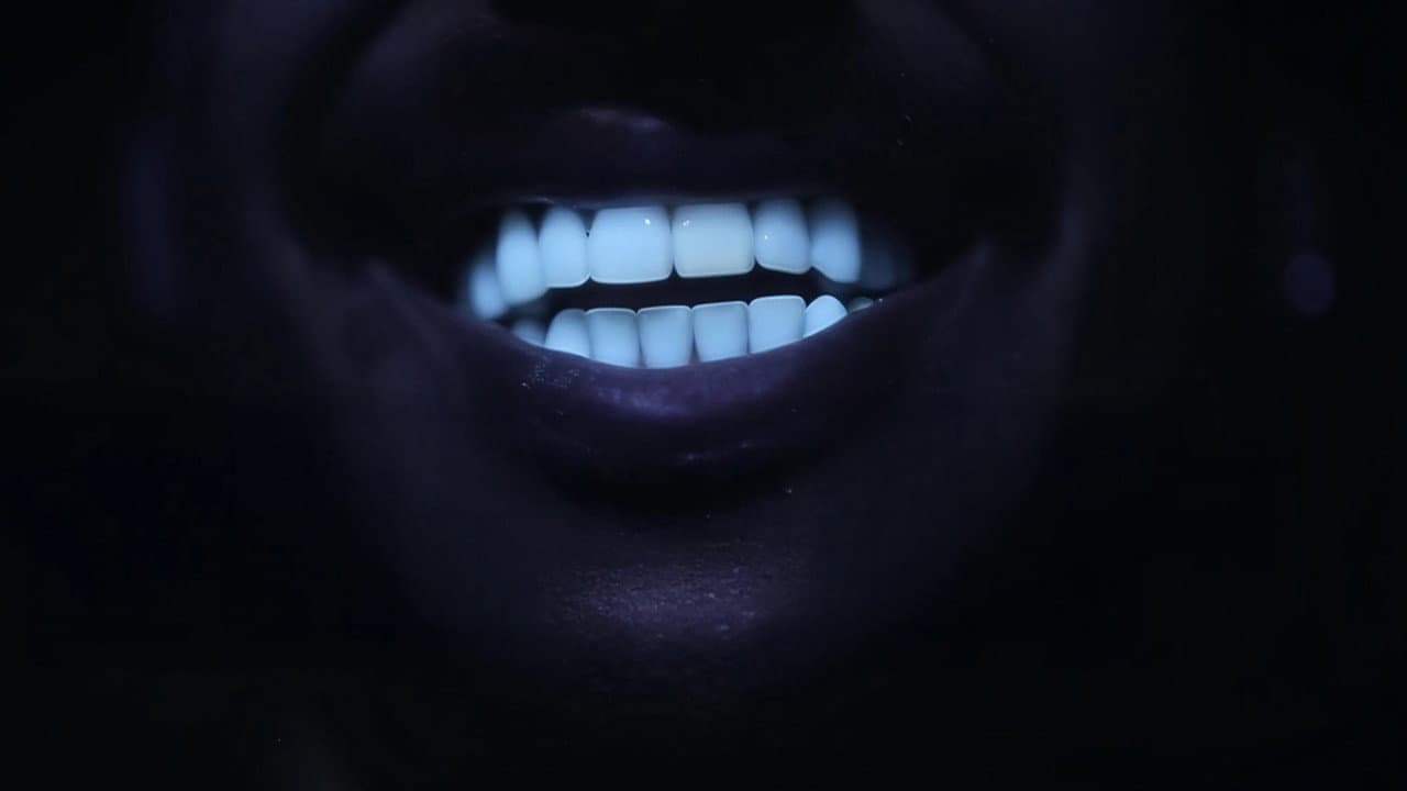 Backdrop – Des dents blanches... au rire jaune !