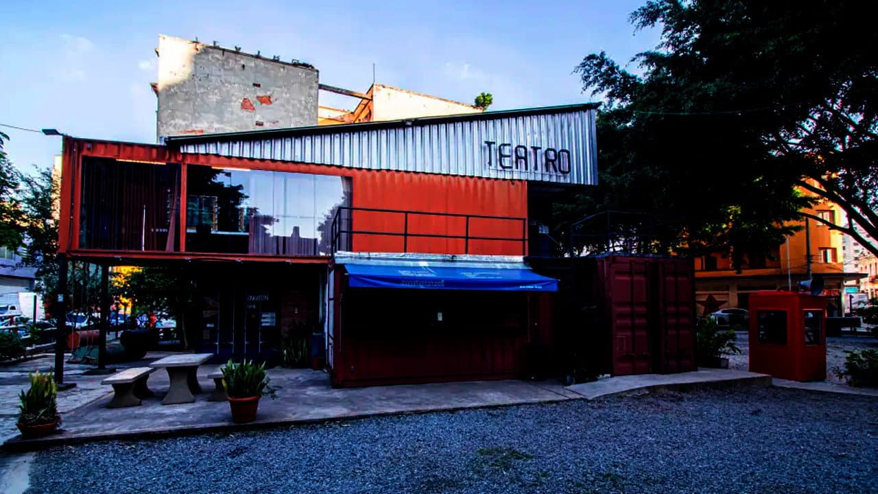 Backdrop – Enquanto Havia um Teatro