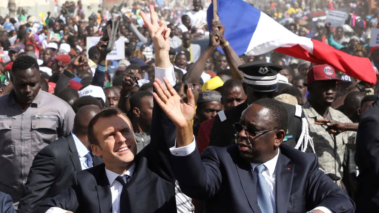 Backdrop – La Ve République vue d'ailleurs : Du général de Gaulle à Emmanuel Macron
