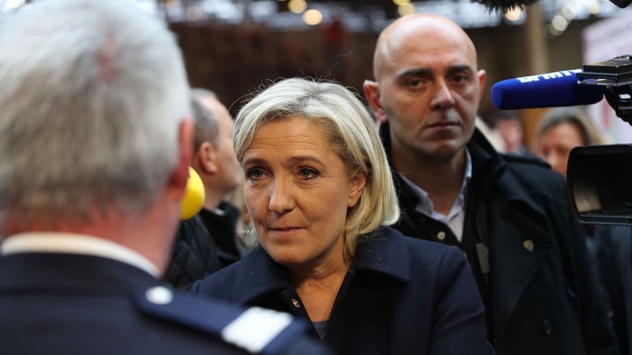 Backdrop – Marine le Pen, la dernière marche ?