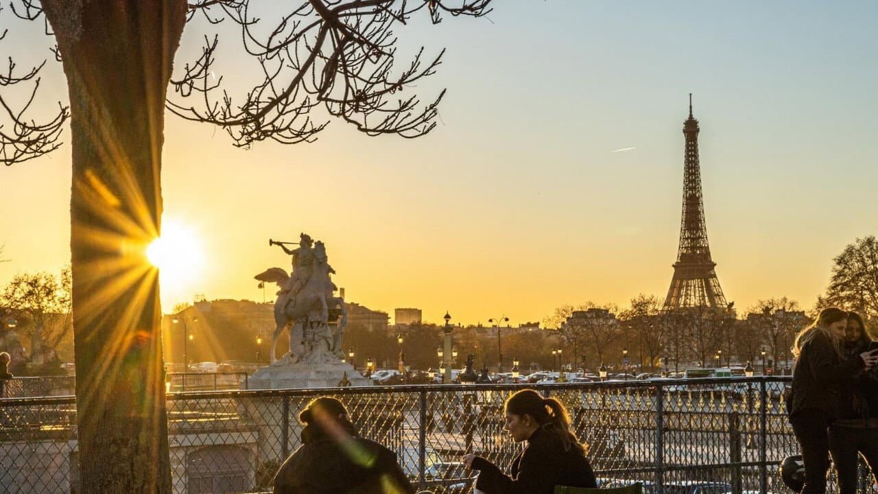 Backdrop – Les Parisiennes