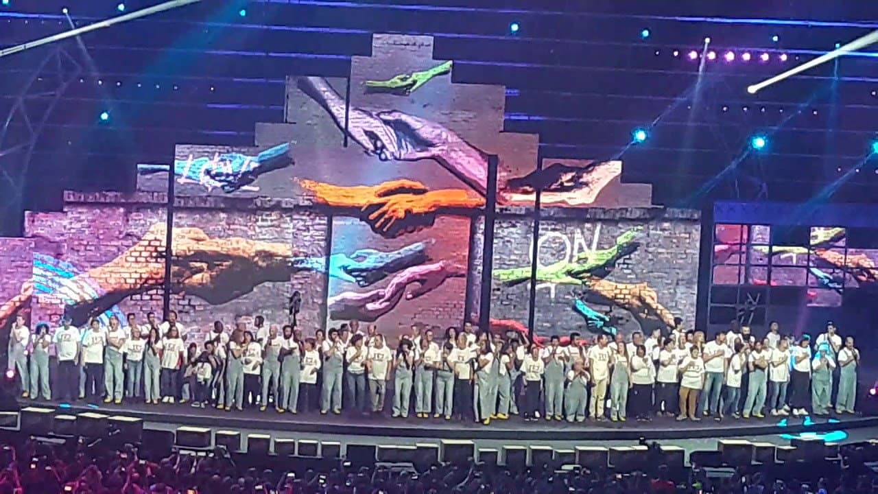 Backdrop – Les Enfoirés 2019 - Le Monde des Enfoirés