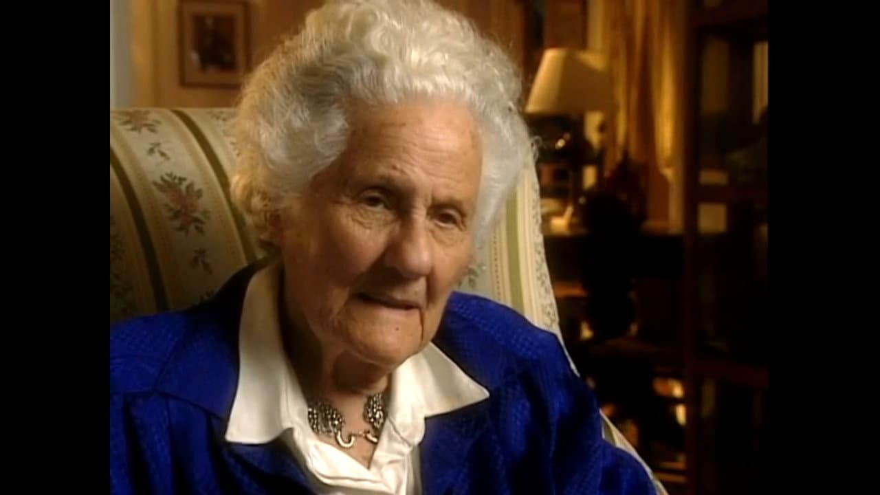 Backdrop – Throwing Curves: Eva Zeisel