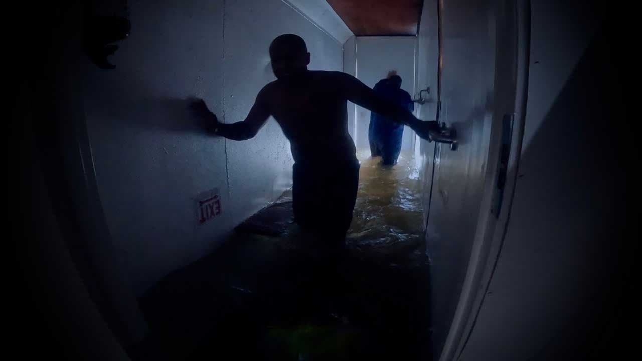 Backdrop – Pris au piège : 60 heures sous la mer