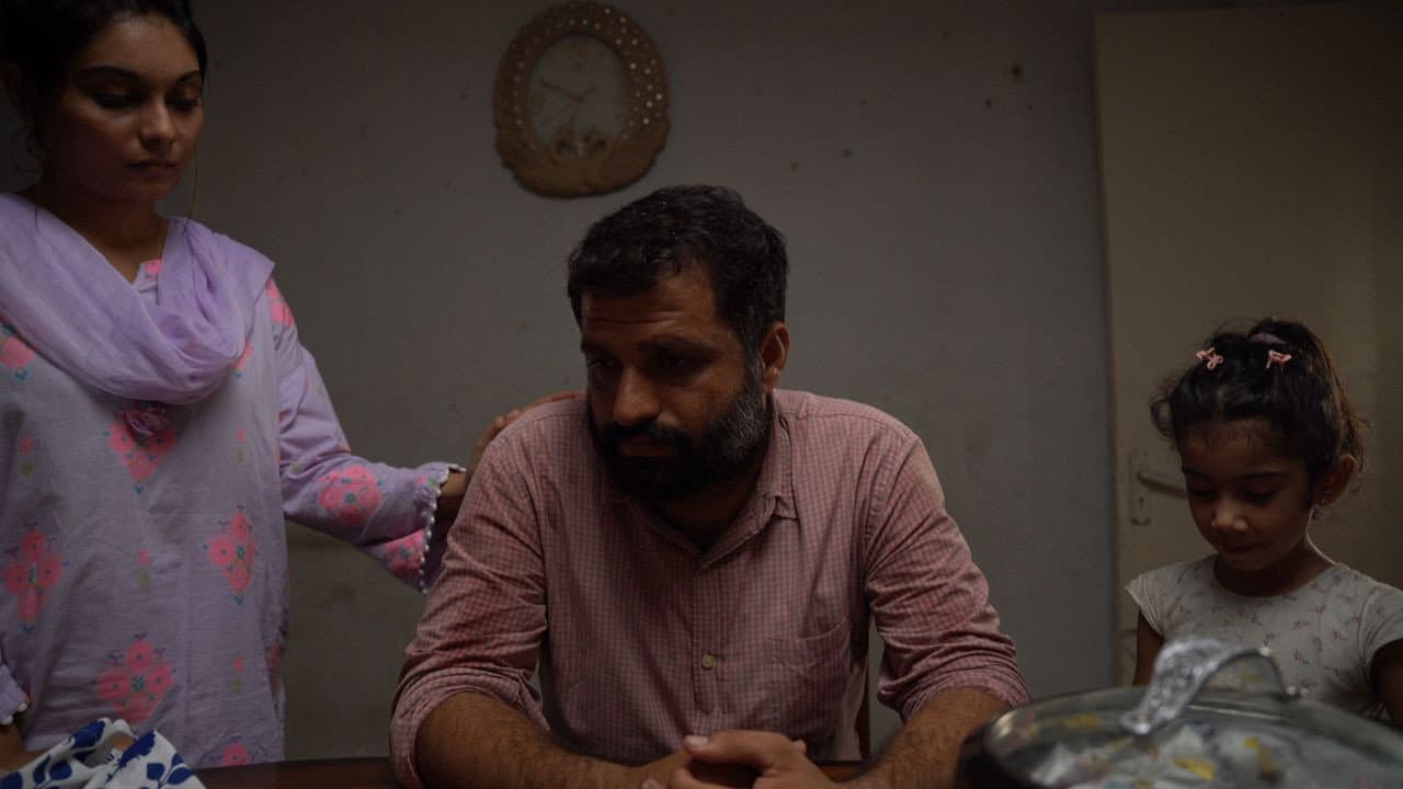 Backdrop – Garam Roti Thandi Soch