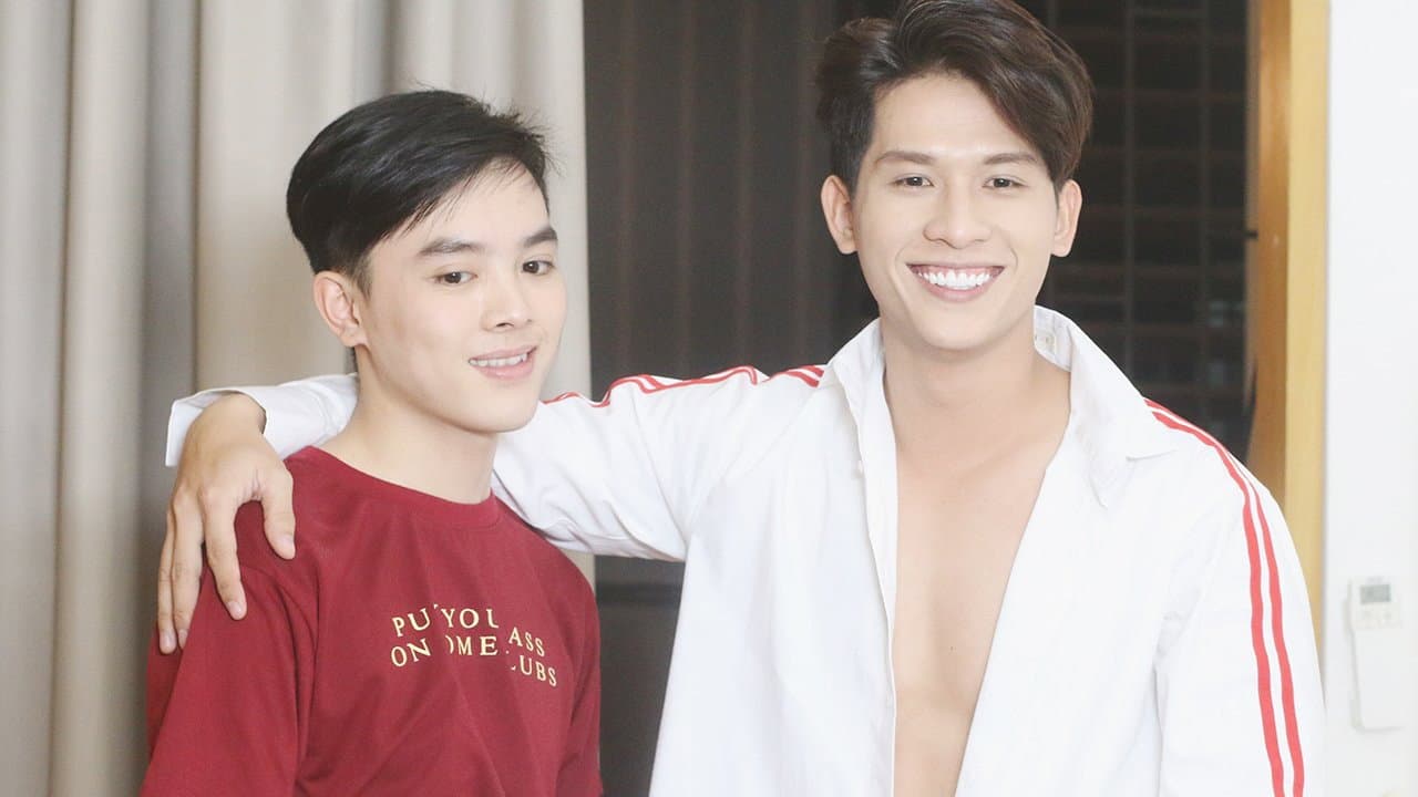 Backdrop – Chiếc Nhẫn Đi Lạc