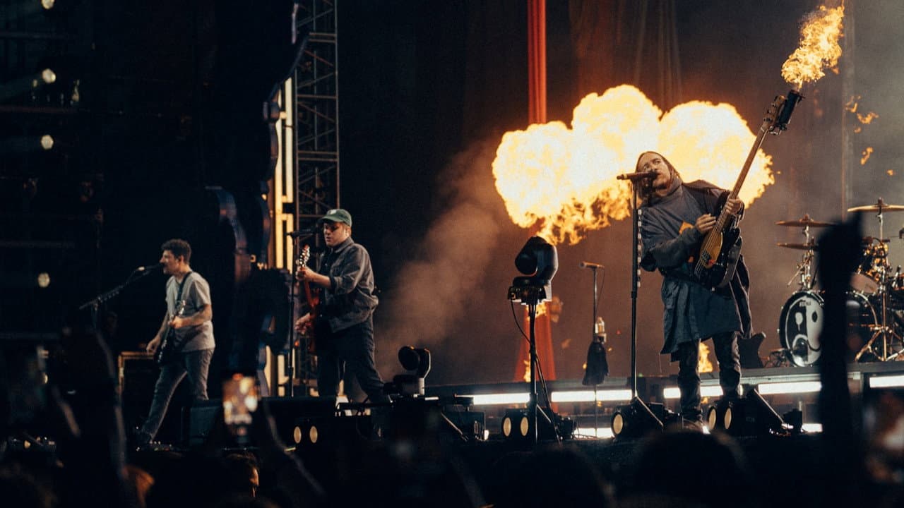 Backdrop – Fall Out Boy - So Much for (2our) Dust: Live from Madison Square Garden