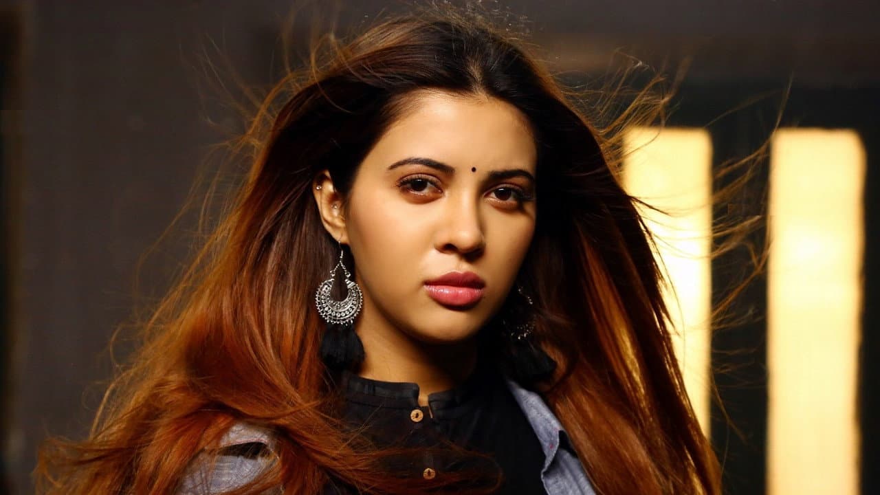 Backdrop – కర్త కర్మ క్రియ