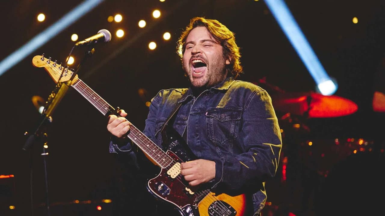 Backdrop – Noé Preszow présente « Rock around Renaud : 50 ans de chansons énervées » à l’Hyper Weekend Festival