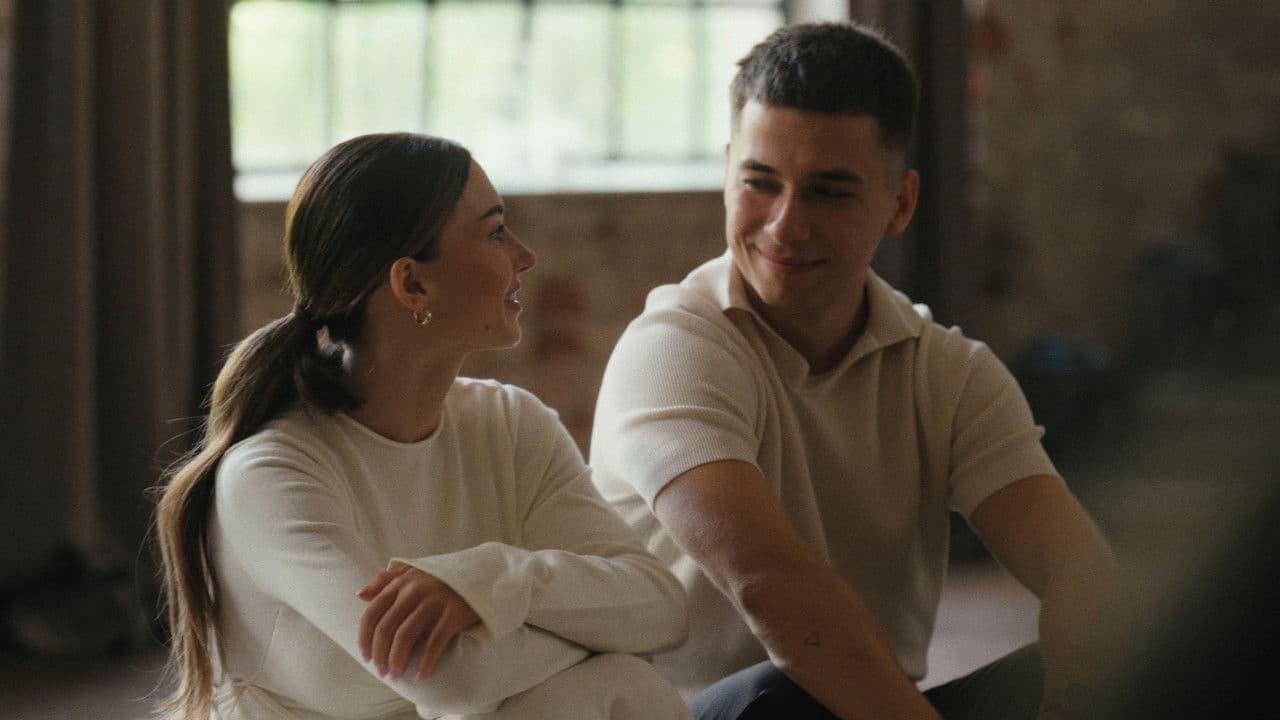 Backdrop – Friz & Wersow. Miłość w czasach online