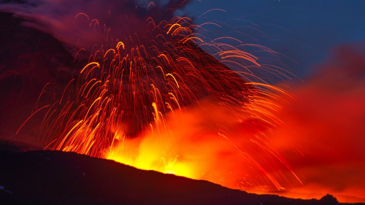Backdrop – Volcano: Fountains of Fire