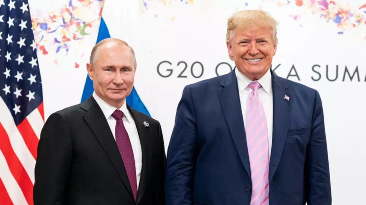 Backdrop – Erzfreunde - Trump und Putin