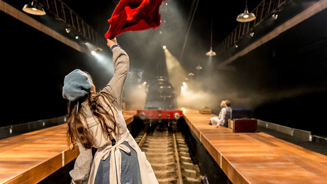 Backdrop – The Railway Children