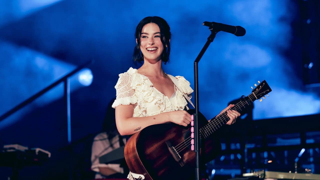 Backdrop – Apple Music Live: Gracie Abrams