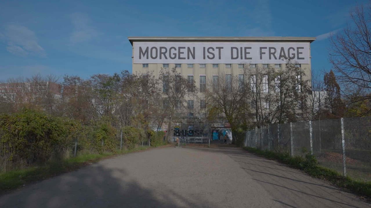 Backdrop – Lights Out, Berlin!