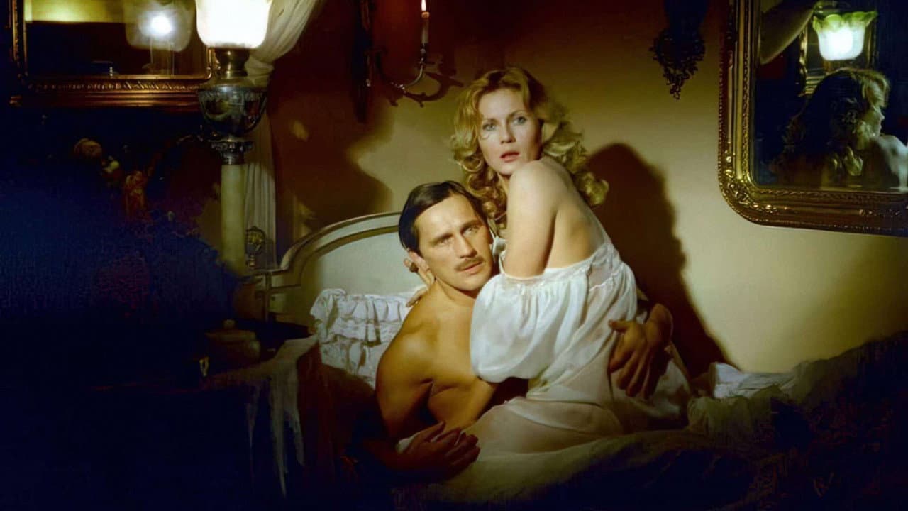 Backdrop – W starym dworku czyli niepodległość trójkątów