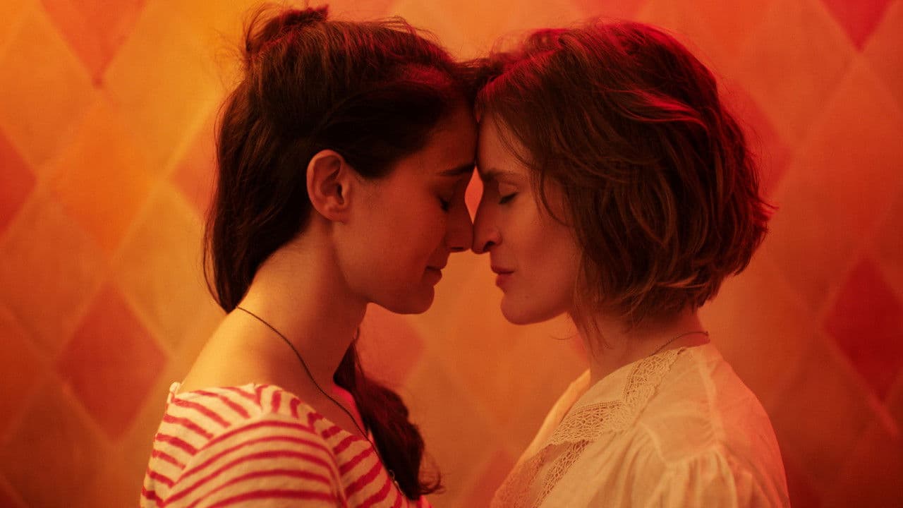 Backdrop – Mom + Mom