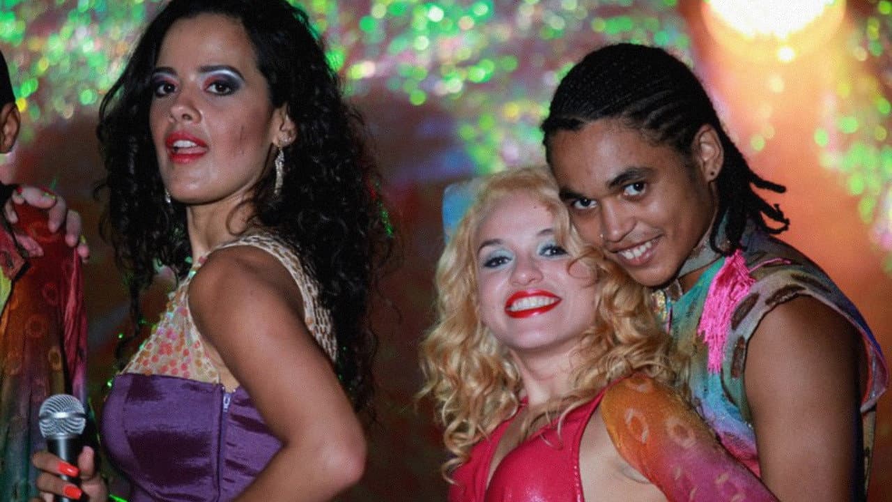 Backdrop – Amor, Plástico e Barulho