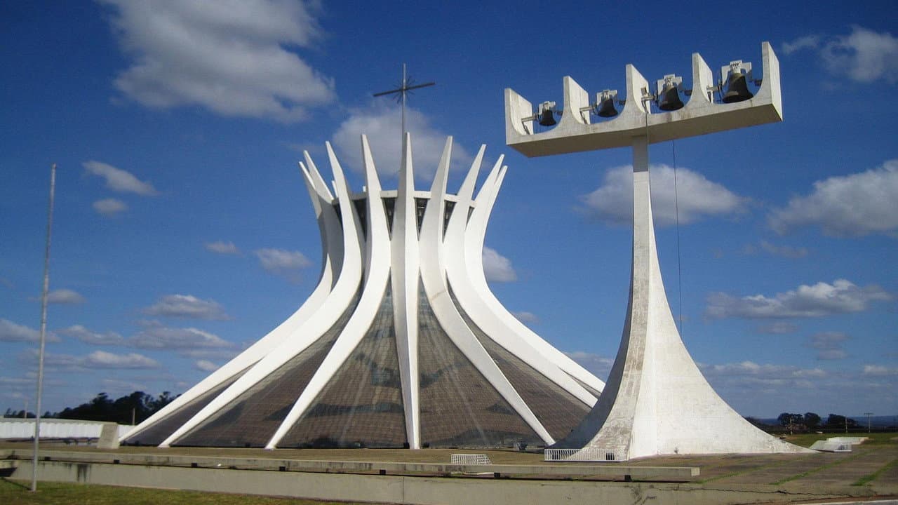 Backdrop – Great Expectations: A Journey Through the History of Visionary Architecture