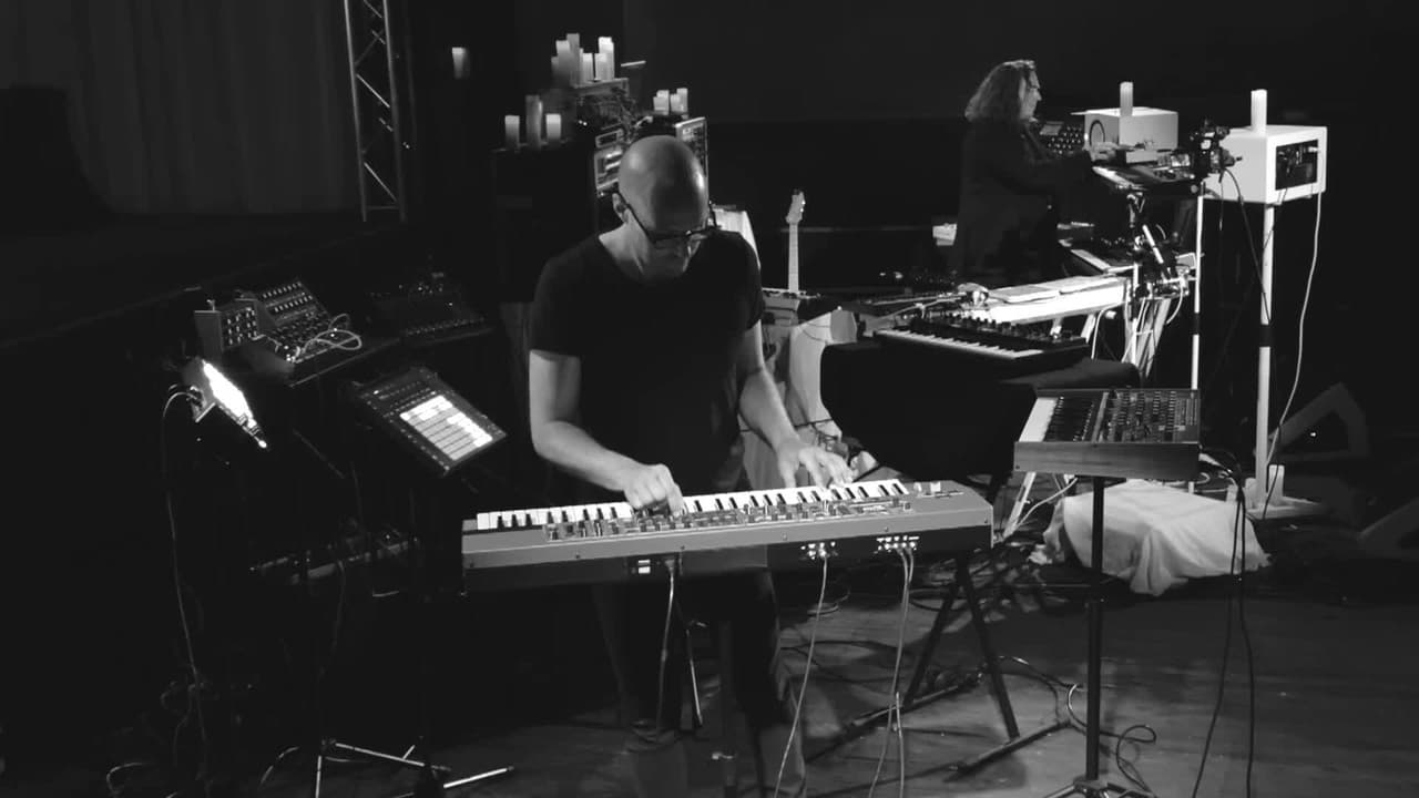 Backdrop – Schiller - Schiller x Quaeschning - Behind closed doors II - Dem Himmel so nah