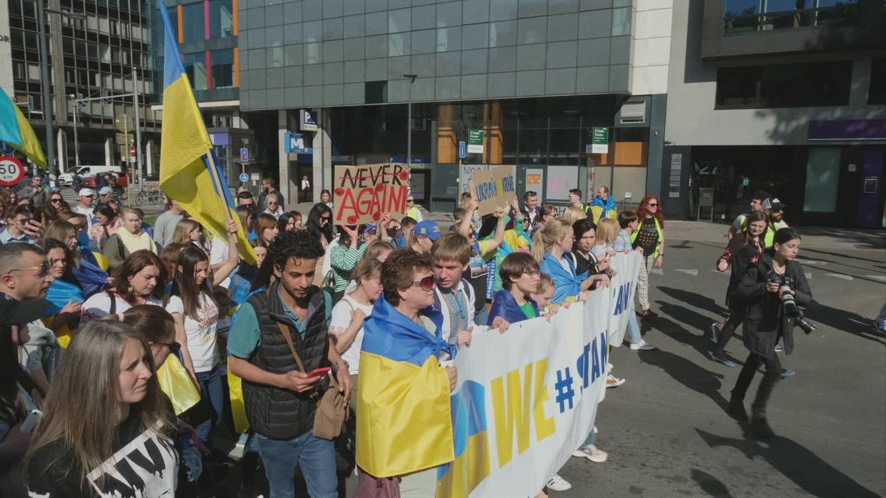 Backdrop – Don't Leave Me Behind: Stories of Young Ukrainian Survival