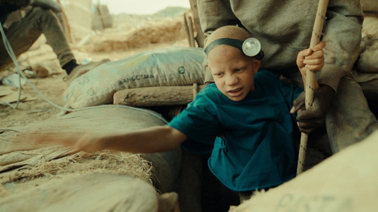 Backdrop – L'Enfant à la Peau Blanche