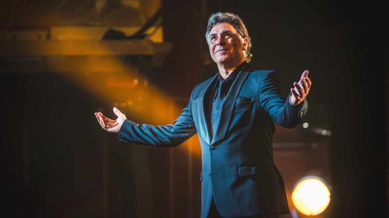 Backdrop – Roberto Alagna aux Folies Bergère, le concert anniversaire