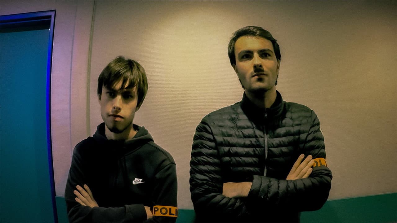 Backdrop – À la porte