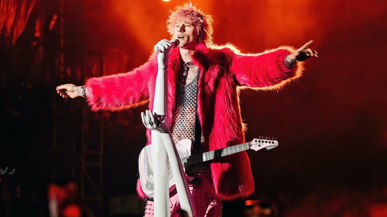 Backdrop – Machine Gun Kelly: Mainstream Sellout Live From Cleveland