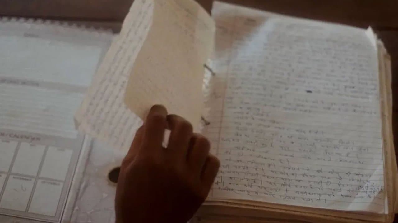 Backdrop – चार फूल हैं और दुनिया है