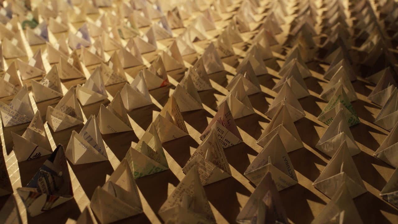 Backdrop – Un juguete de madera soñó con barcos de papel