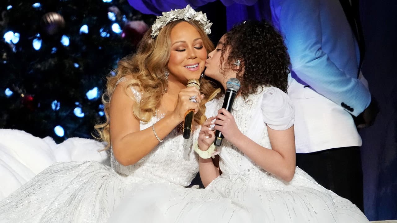 Backdrop – Mariah Carey: Merry Christmas to All!