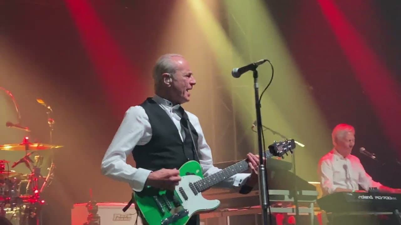 Backdrop – Status Quo - Rockin' All Over The World