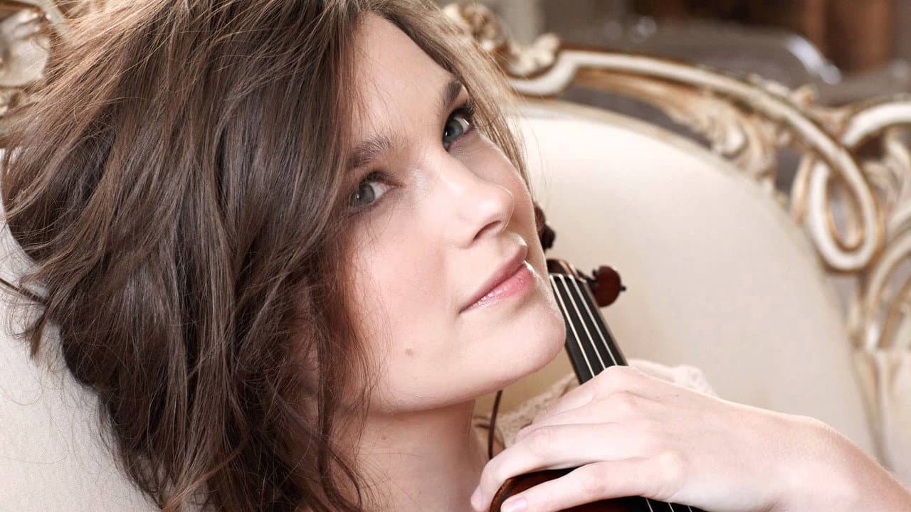 Backdrop – Janine Jansen spielt Tschaikowskys Violinkonzert