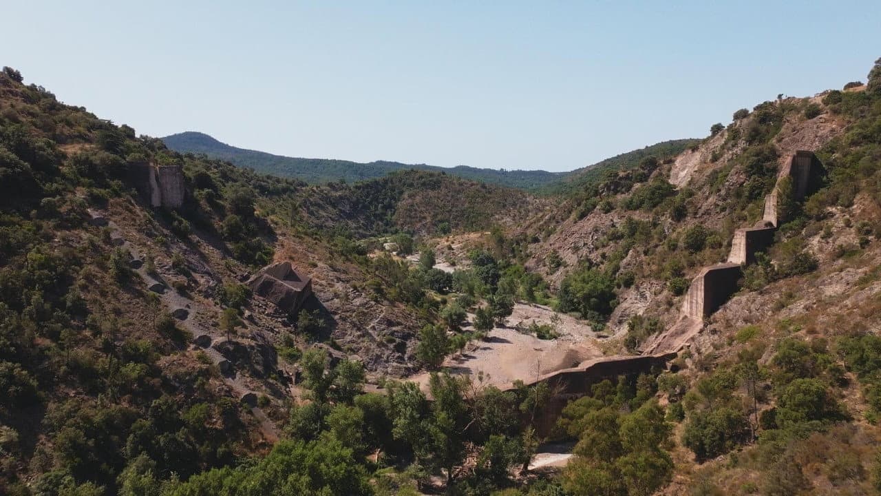 Backdrop – Barrage de Malpasset, la mémoire engloutie