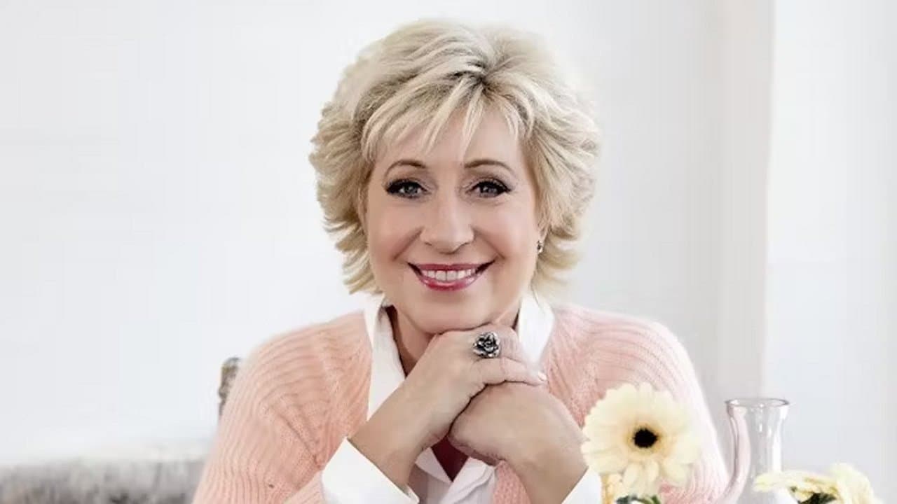 Backdrop – Birthe Kjær forever: Hele Danmarks Birthe